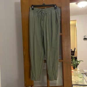 Pleated GAP pull on pants